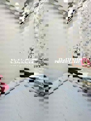 Chính chủ căn hộ 2 phòng ngủ, có đủ nội thất ở quận 1