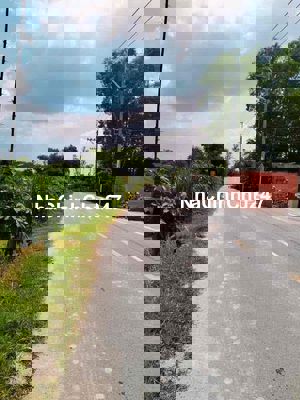 nhà bán kèm đất, trong đó có 300m2 là thổ cư