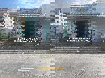 Bán nhà mặt tiền kinh doanh 5x25m tỉnh lộ 827B khu dân cư chợ Ngã Tư