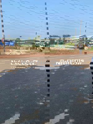 Đất mặt tiền đường ĐH32m, xung quanh hiện nhà xưởng đang hoạt động