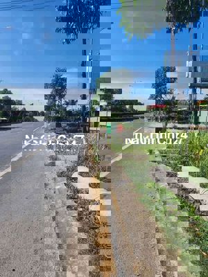 Mặt tiền đường Huỳnh Tấn Phát 240 m2