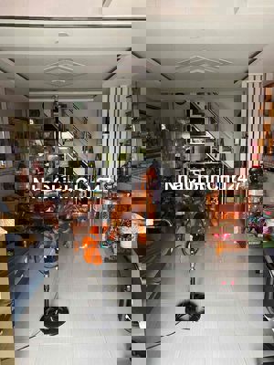 Nhà mặt tiền 4.5.12 khu dân cư đông đúc