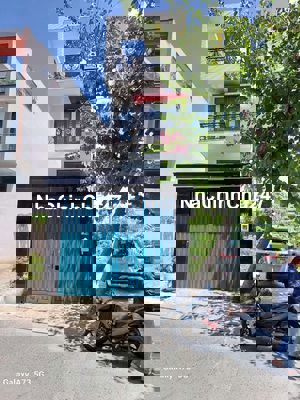 NHÀ MT TRONG KHU DÂN CƯ AN SƯƠNG 3 TẤM GIÁ TỐT