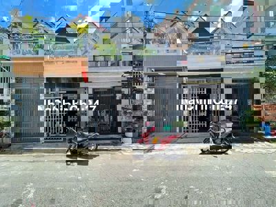 CHÍNH CHỦ BÁN NHÀ 700 TRIỆU BÌNH CHÁNH SHR