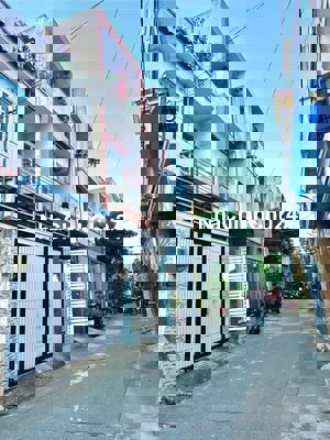 Nhà khu dân cư an ninh ô tô ngủ trong nhà.