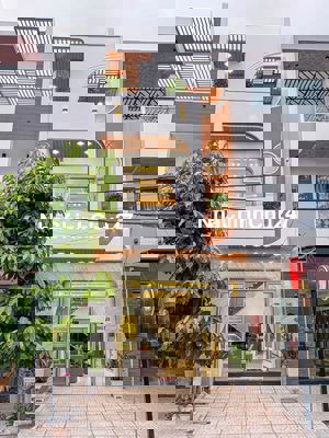 NHÀ PHỐ 2 LẦU FULL NỘI THẤT KHU DÂN CƯ HỒNG LOAN