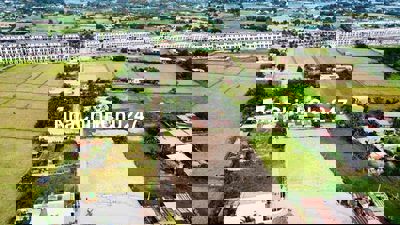 Đất mặt tiền ngay THPT Hậu Nghĩa ra cổng Vinhomes 300m 580tr/mn