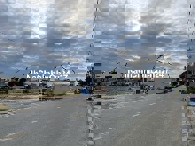 Nhà 10 x 20, 4 lầu, thang máy Trung Tâm Hành Chính Dĩ An