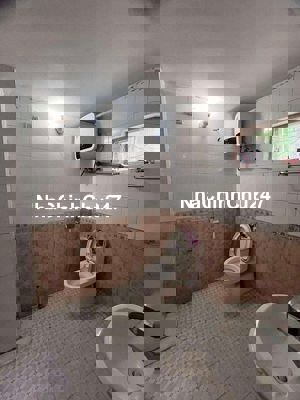 Càn bán nhà cũ về chủ mới sửa chữa lại