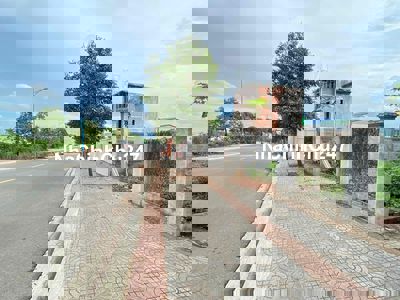 Mặt tiền đường Lê Duẩn, ngang 8m, 224m2, ngay TT Thị Trấn Đất Đỏ