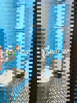 Nhà ở, 1 trệt 1 lầu, 3PN, 2WC, sân đậu ô tô, DT đất 120m2, Lã Xuân Oai