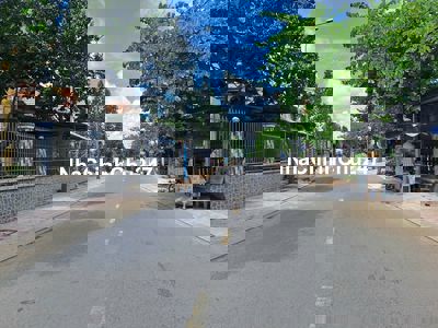 Chính chủ gửi 1701m2 ( 61m x 27,9m) đất mặt tiền đường nhựa, gần QL50B