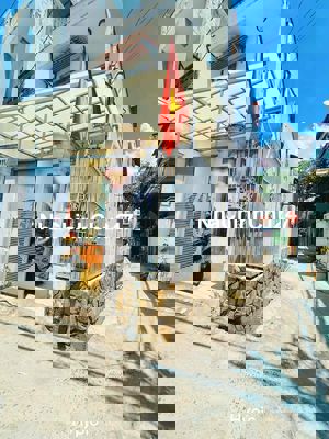 Bán nhà chính chủ căn góc, sát mặt tiền Bùi Đình Tuý, Bình Thạnh