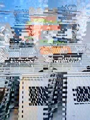 Bán nhà 3 tầng 3 mê Thuộc Thanh Khê Đà nẵng
Giá 3ty650tl nhẹ.