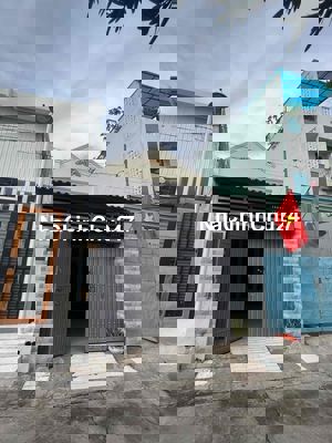 nhà mặt tiền 76m2,2 phòng ngủ,đường lâm văn bền, q7