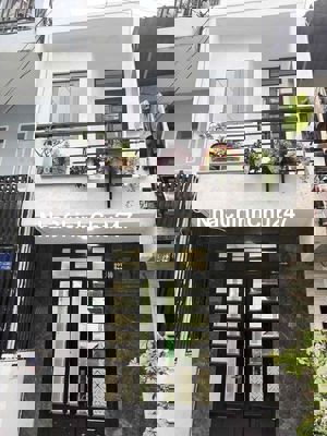 Nhà mặt tiền Cách Mạng Tháng 822