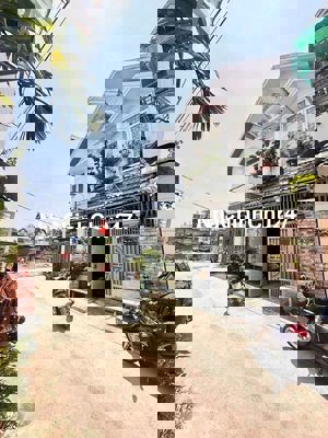 Bán nhà sổ hồng riêng đường thông xe tải