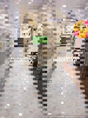 Chính chủ cần bán gấp, Nhà 3 lầu sát quận 1