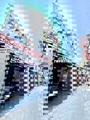 Bán nhà - chiều ngang hơn 5m - hẻm xe hơi - đường Trường Chinh Q12