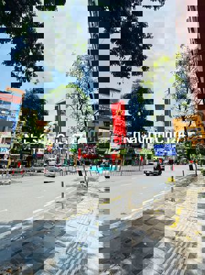 CHÍNH CHỦ BÁN MT 3 THÁNG 2, TRỆT + 3L, HƯỚNG ĐÔNG NAM