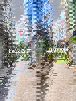 Gấp nhà 3 tầng khu dân trí cao đường nhựa 6m gần ngay ga Metro