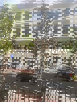 Bán gấp nhà phố, 3PN, Senturia Nam Sài gòn, chính chủ, 7,3 tỷ TL