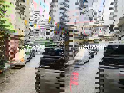 Nhà dân 5 tầng nội thất lung linh, thang máy ở Văn La - Hà Đông