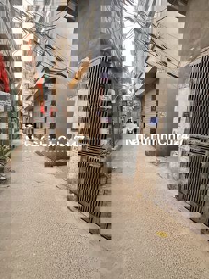 Chính chủ cần bán gấp nhà gần chợ, cấp 2 Vĩnh Hưng, 5T, 6PN, 5.45 tỷ