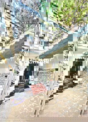 NHÀ MỚI ĐẸP KHU VỰC SANG TRỌNG P9 74M2 VUÔNG VỨC 3 TẦNG