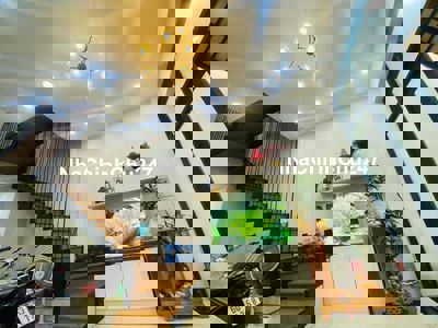 Nhà Chân cầu ngã tư ga - nguyễn oanh giá Quận 12