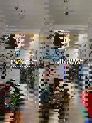 Bán nhà 2 mê mặt tiền Hai Bà Trưng, h Đông, gần ngã 4 đắc địa, 4 p ngu