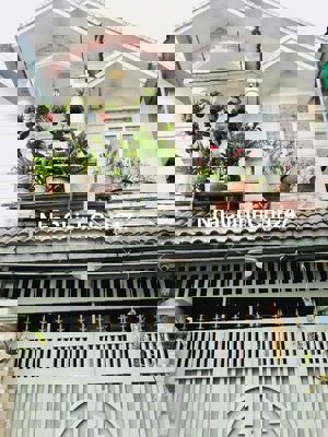 trả nợ bán gấp nhà đường xe hơi ngay ngã 4 ga sát uỷ ban thạnh xuân