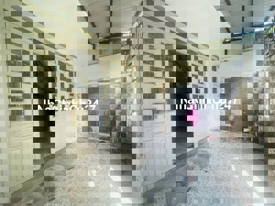 Nhà gần trường tiểu học Đông Hoà C, đường ô tô, sổ riêng, 2389 Dĩ An