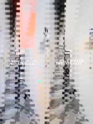 Chủ bán đất tặng nhà 3 tầng cũ