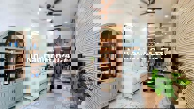 Bán nhà 3 tầng hẻm Nguyễn Kim, gần Ecopark, h Đông, 3 p ngủ, 3 wc, đẹp