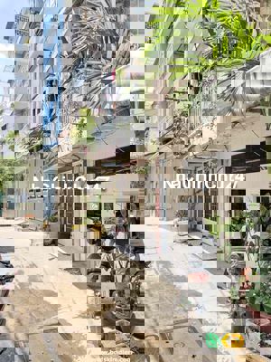 Nhà đẹp hẻm 209 Tôn Thất Thuyết 24m2 3 lầu chỉ 2,7 tỷ. Chính chủ bán n