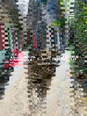 Căn nhà trọ gồm bốn phòng gần bệnh viện, KCN . mặt tiền 60m2 , 4 phòng