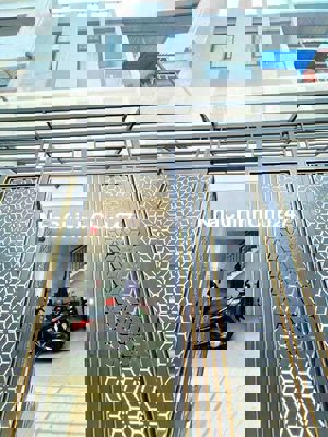 Nhà 4 Tầng Thu Nhập 35tr 8PN Hẻm 3m Thông Chợ Không Quy Hoạch P15 Q4