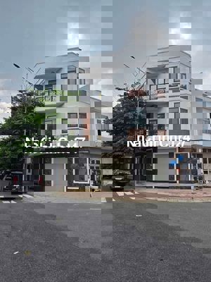 Chính chủ bán gấp nhà phố mặt tiền DT743C - Khu nhà ở Thắng Lợi, Dĩ An