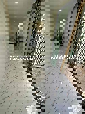 Bán nhà chính chủ gần Phan Xích Long hẻm xe hơi