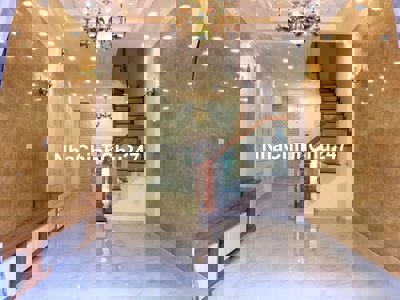 Nhà mới xây chỉ cần đến ở , chủ nhà kẹt tiền