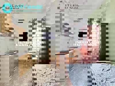 STUDIO CỬA SỔ TRỜI KHÔNG GIỚI HẠN NGƯỜI Ở NGAY NGÃ TƯ HÀNG XANH