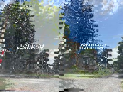 SHR, Chính Chủ : Nhà 2 mặt tiền, hẻm xe hơi, 186,4m2 ấp Long Trung