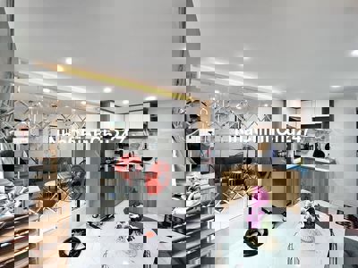 NHÀ NGAY VÒNG XOAY DÂN CHỦ - CMT8, CHỦ NGỢP GIẢM SỐC 300TR, KO LỘ GIỚI