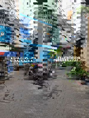 Chủ nhà kẹt tiền cần bán gấp nhà Quận 4