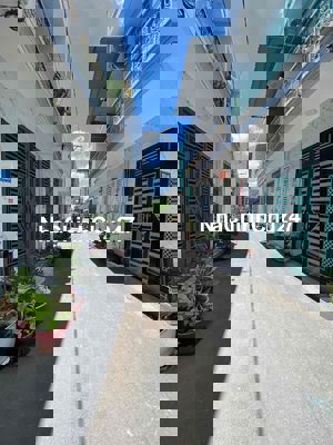 Em chính chủ cần bán nhà đang ở ạ !