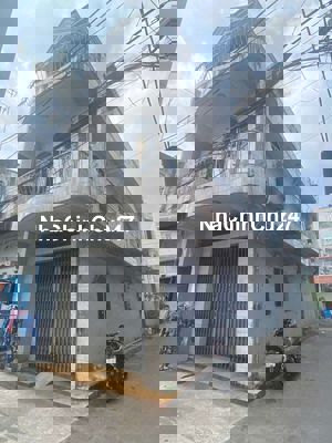 Bán nhà cạnh sân bay Tân Sơn Nhất, căn góc 3 tầng cải tạo tốt.