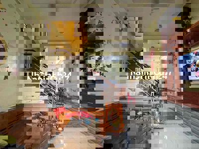 Chính chủ cần bán nhà sổ riêng, nhà xây kiên cố chắc chắc