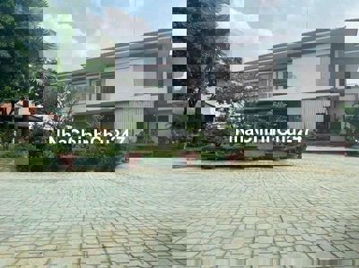 Biệt thự sân vườn 20*45m có hồ bơi ngay ngã tư Ga, Hà Huy Giáp Q12