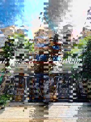 Chính chủ đi nước ngoài cần bán gấp nhà phố 5x24 trệt, 3 lầu, ST mặt t